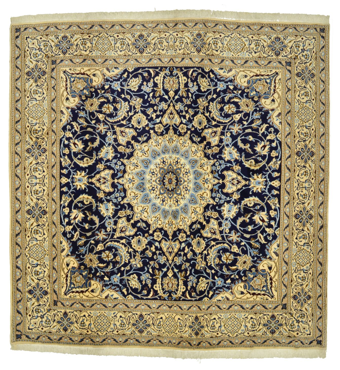 Nain mit Seide, Sonderformat